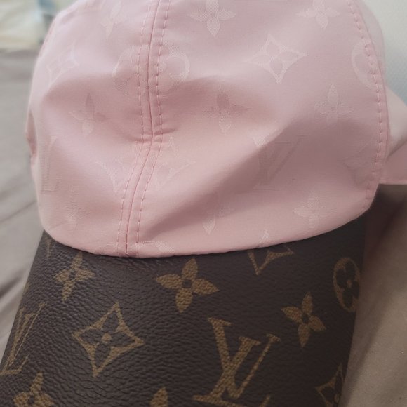 Louis Vuitton Women\'s Cap